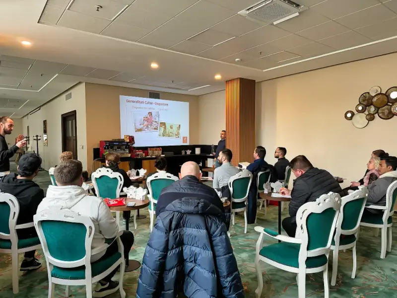 Participanți la un eveniment în Braseria Hotel Cetate
